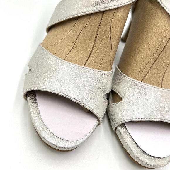 10W 10 WIDE Lifestride Womens Mega Faux Silver Leather Pumps Heels‎ Shoes - Picture 4 of 14